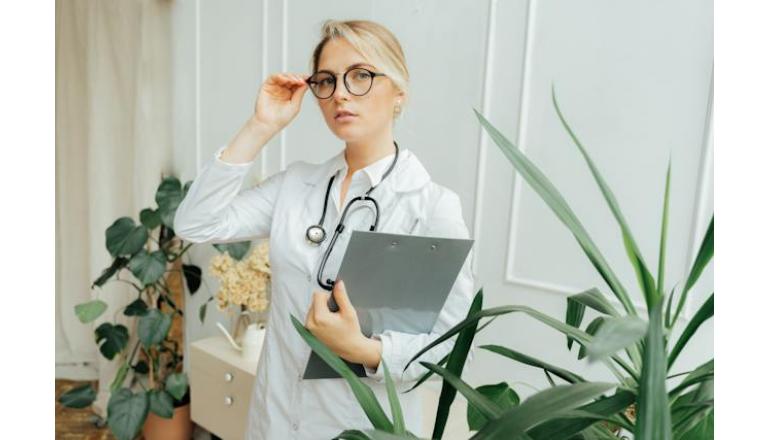 ¡Fórmate y Alcanza tus Metas en el Ámbito de la Sanidad como Cuidador Auxiliar de Enfermería!